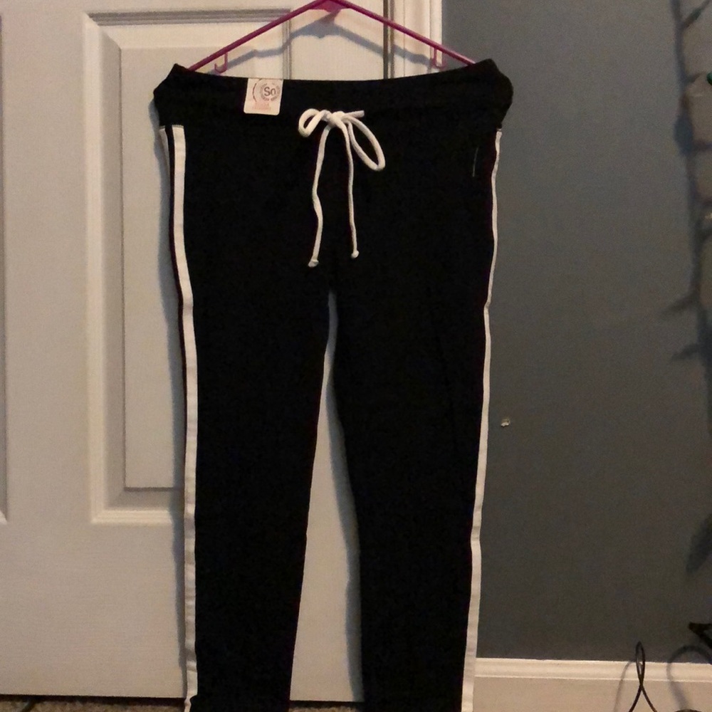 Black tie leggings/yoga pants with white lines